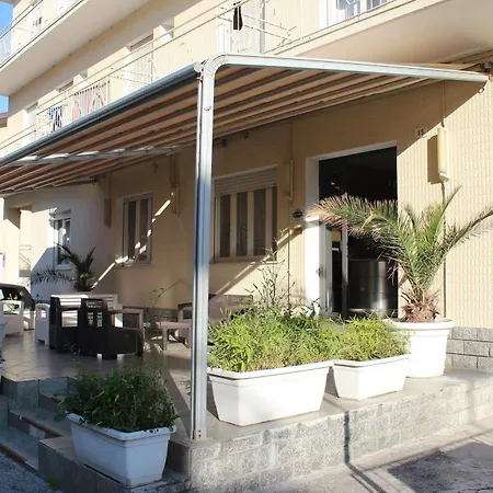 Hotel Mon Reve ホテル 3*