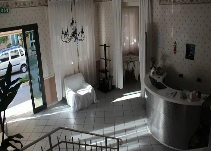 Отель Hotel Mon Reve 3*