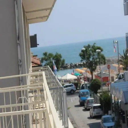 Hotel Mon Reve Hotell 3*