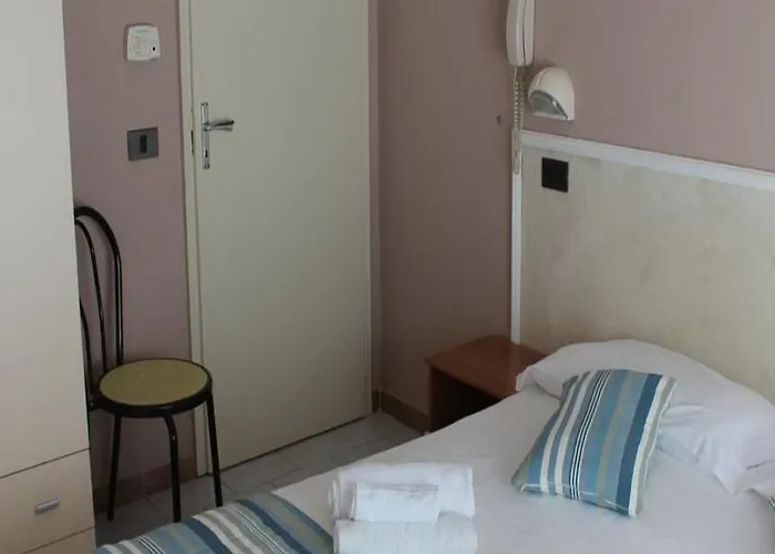 Hotel Mon Reve מלון 3*